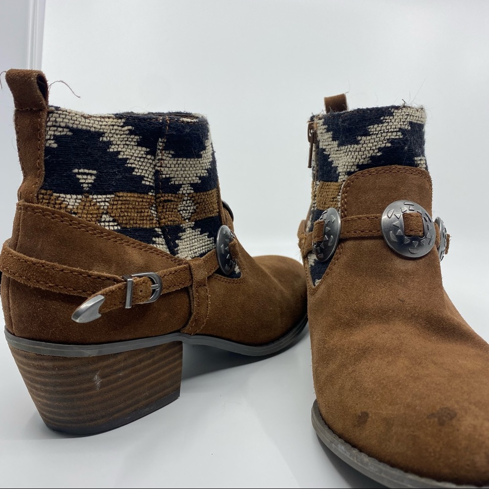 American Eagle Booties size 8 western style tan